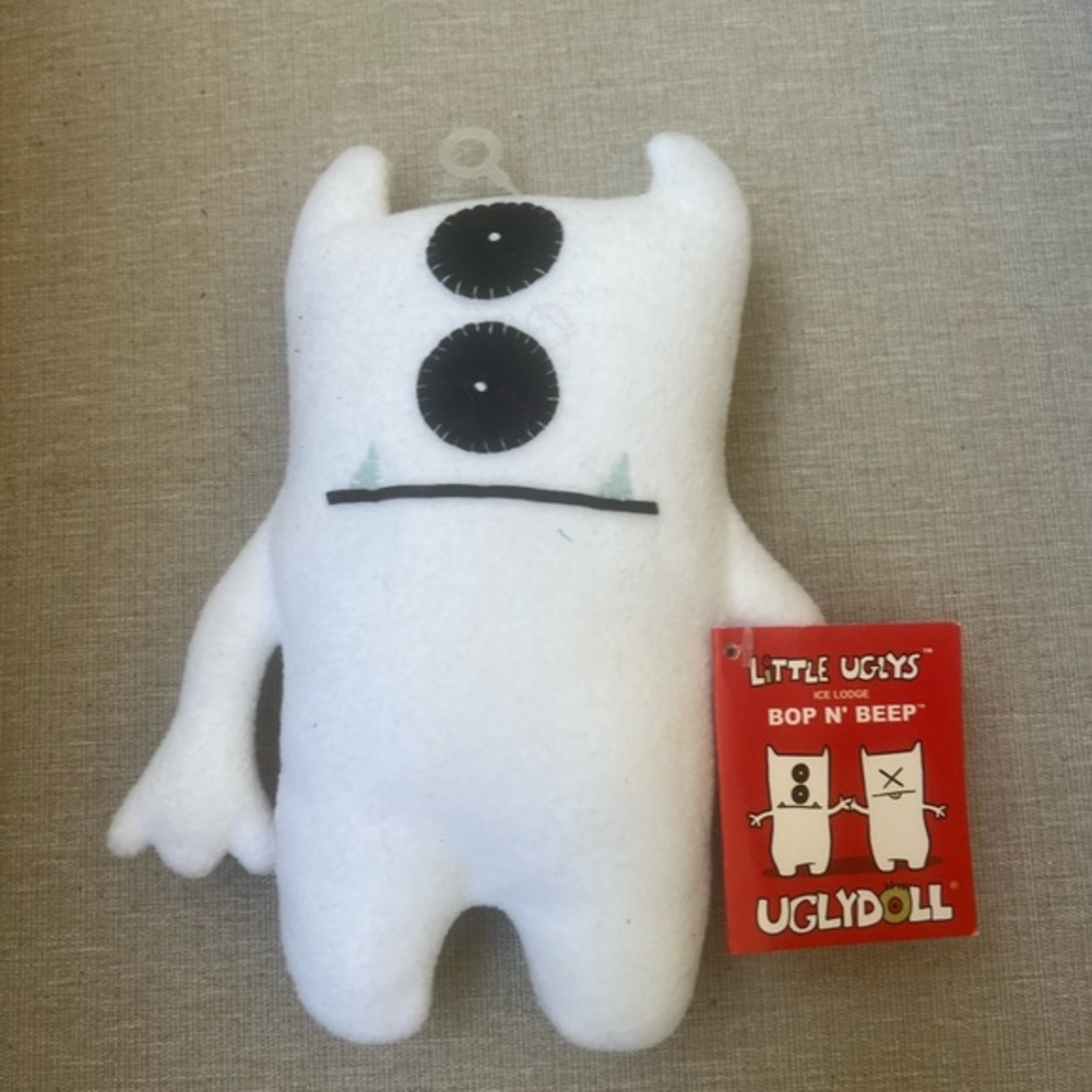 UGLYDOLL-Bop N Beep -WHITE-ICE LODGE-LITTLE UGLY-7" TALL Plush
New Last One